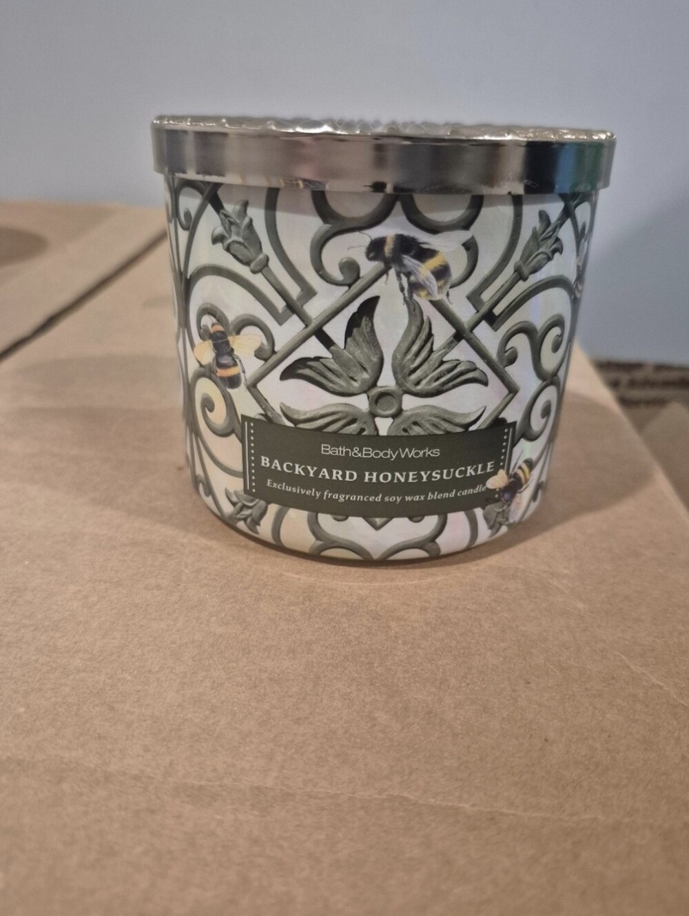 Bath and body works backyard honeysuckle candle